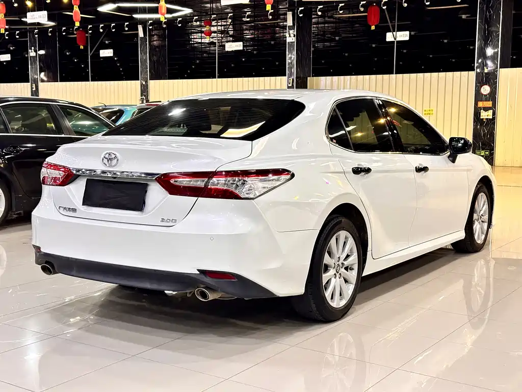 Toyota Camry 2019 — фото 11