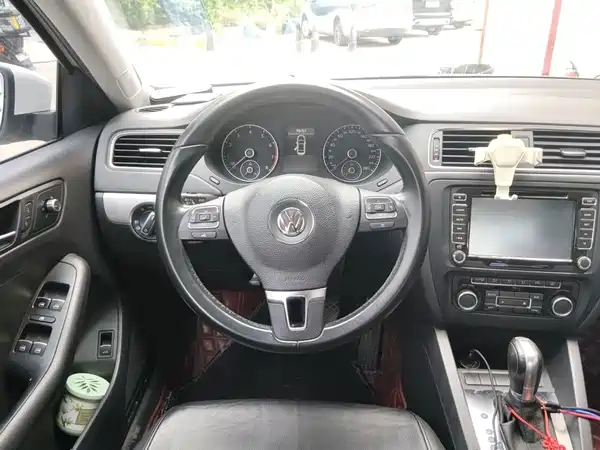 Volkswagen Sagitar 2014
