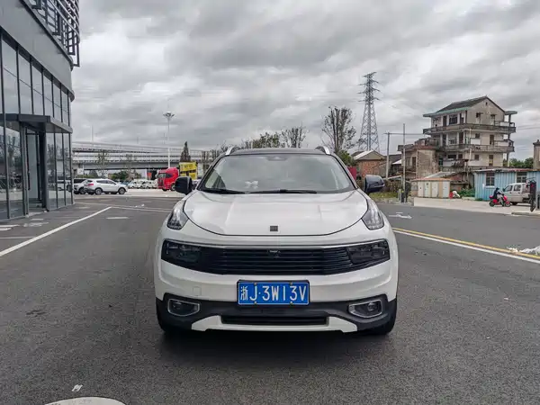 Lynk & Co 01 2019