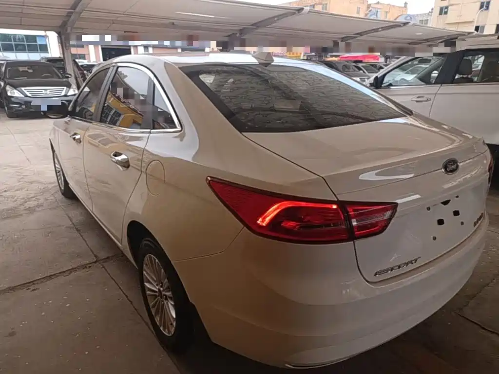 Ford Escort 2017 — фото 5