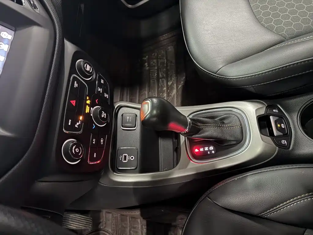 Jeep Compass 2019 — фото 13