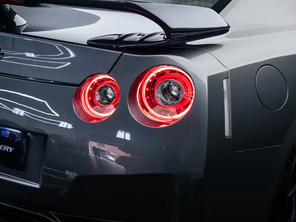 Nissan GT-R 2011 — фото 15