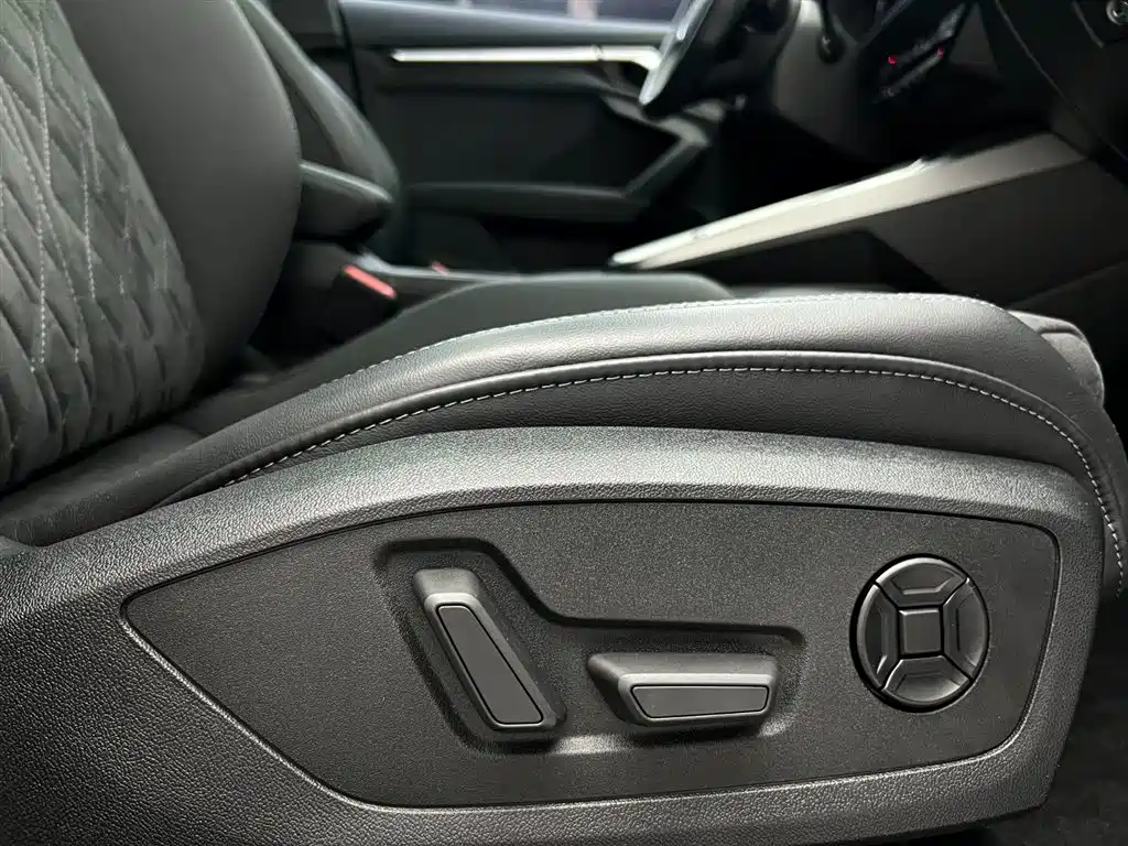 Audi A3 2023 — фото 15