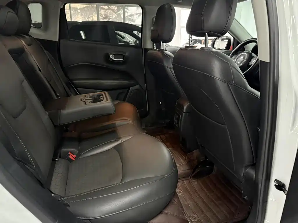 Jeep Compass 2019 — фото 17
