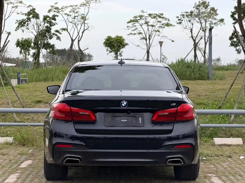BMW 5 Series 2018 — фото 23