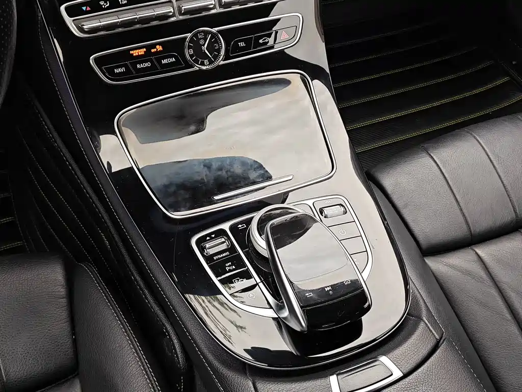 Mercedes-Benz E-Class 2017 — фото 24
