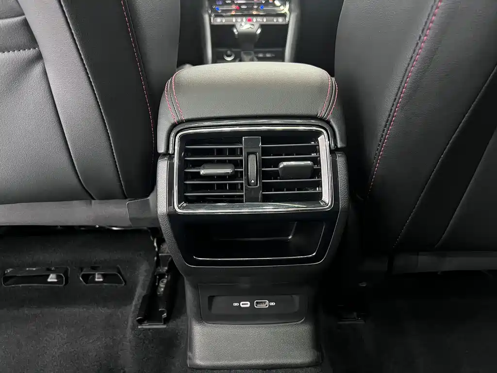 Skoda Karoq 2023 — фото 12