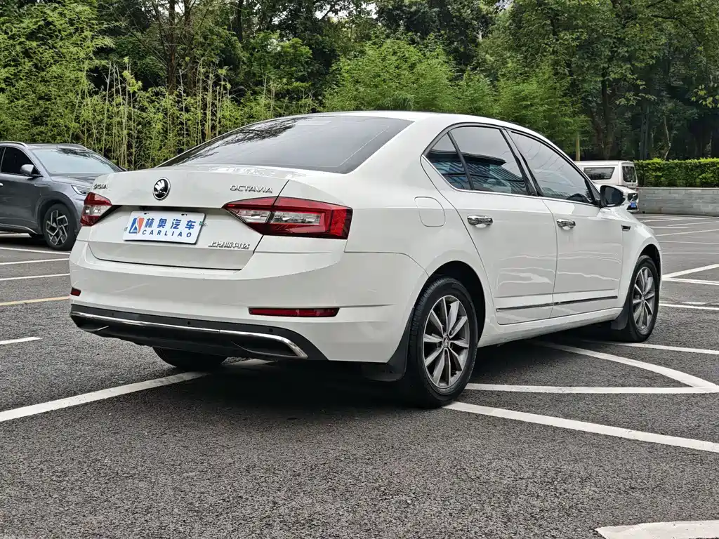 Skoda Octavia 2018 — фото 7