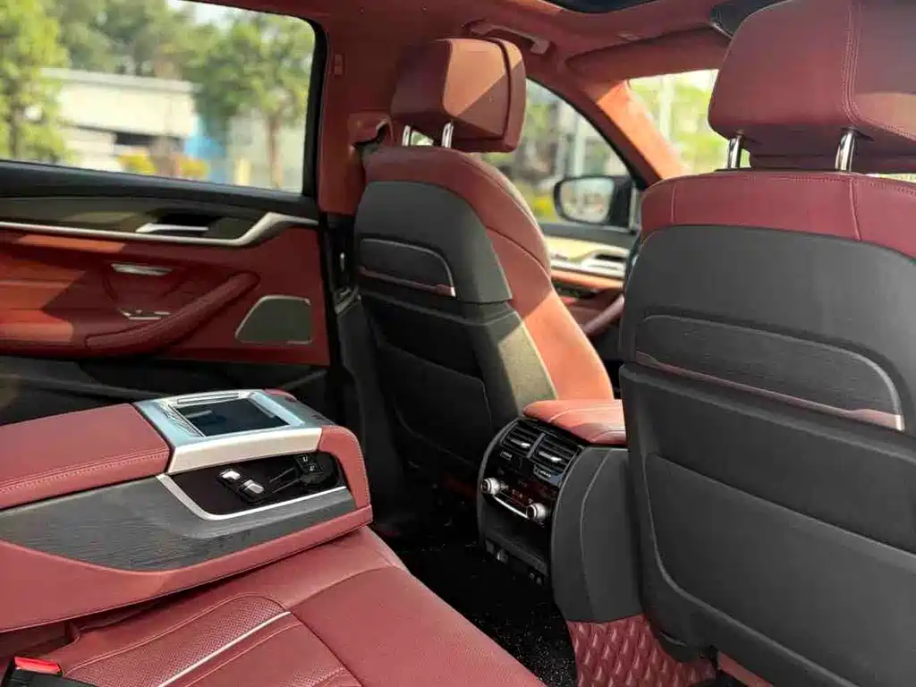 BMW 5 Series 2020 — фото 15