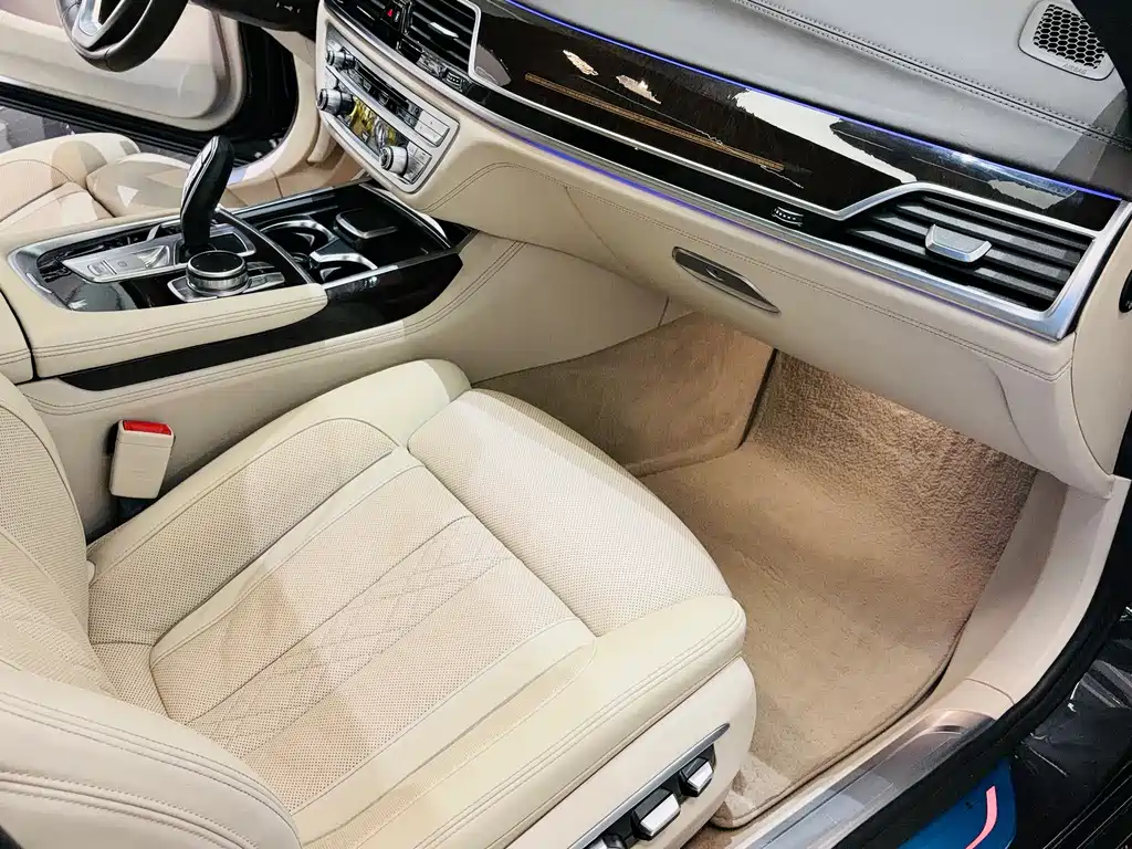BMW 7 Series 2017 — фото 19