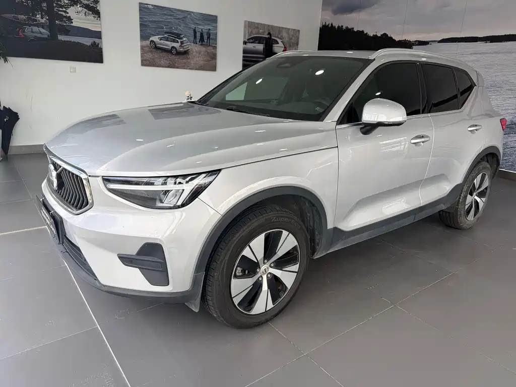 Volvo XC40 2024 — фото 2