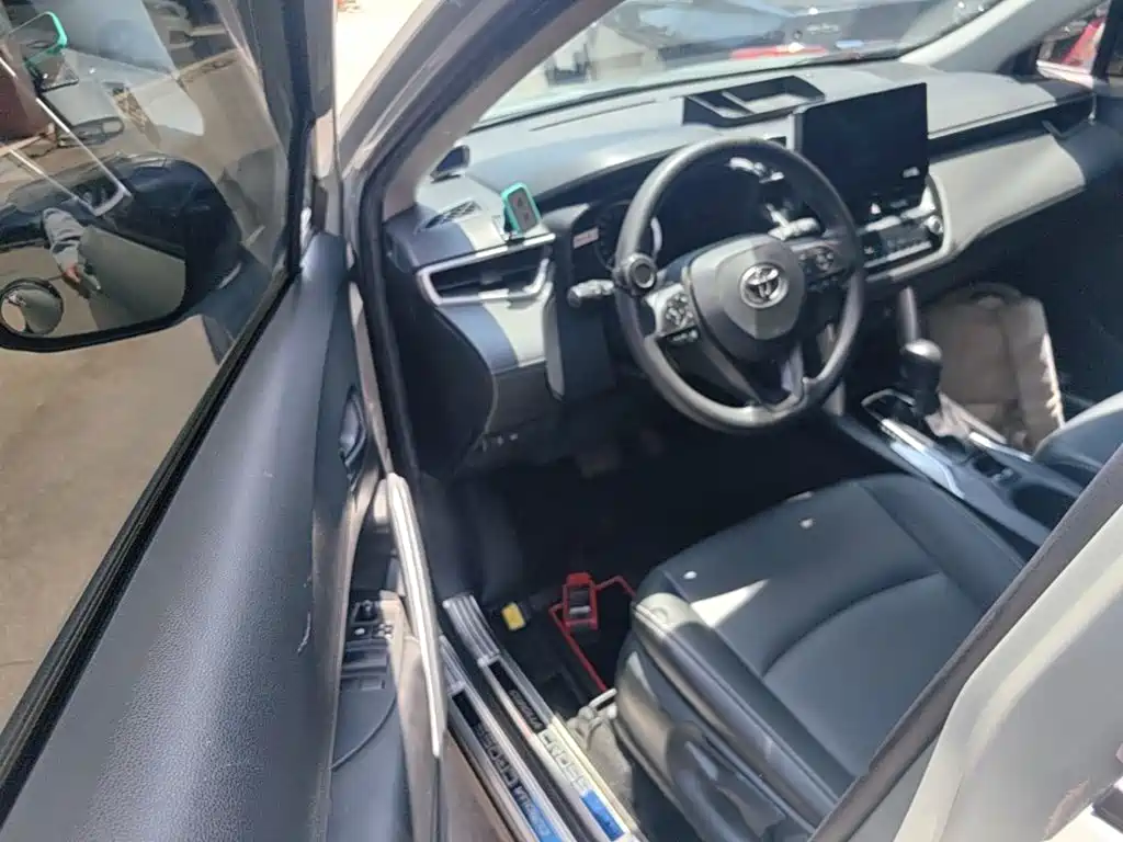 Toyota Corolla Cross 2022 — фото 16