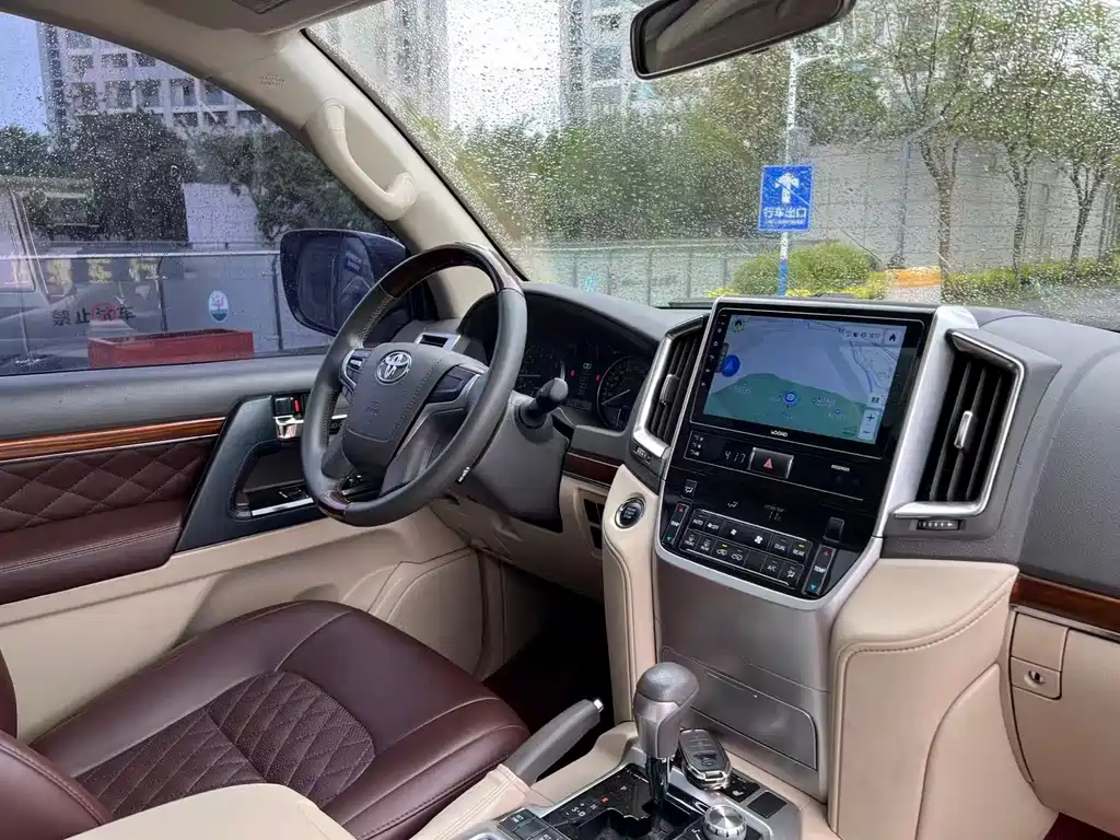 Toyota Land Cruiser 2020 — фото 18