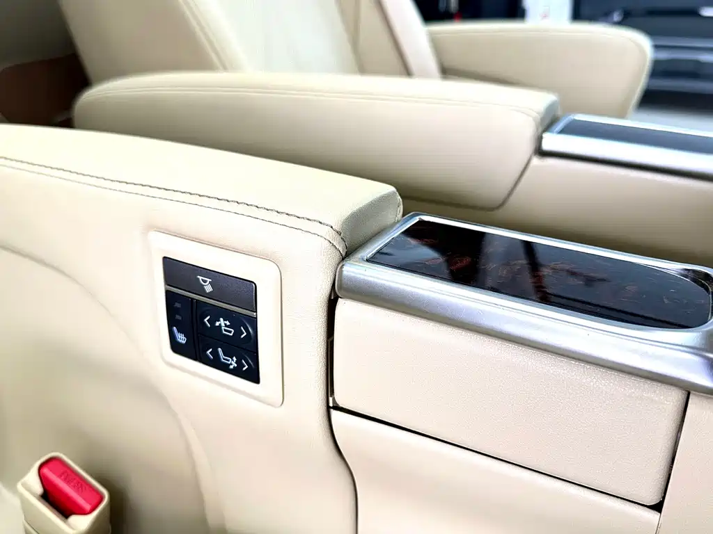 Toyota Alphard 2020 — фото 16