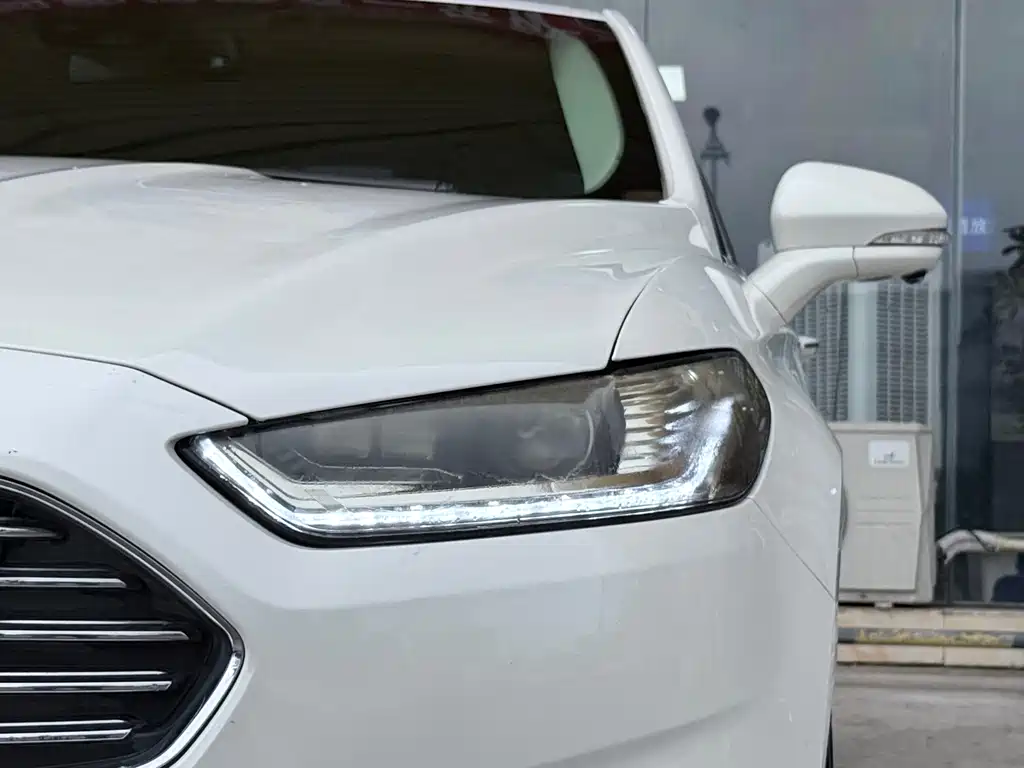 Ford Mondeo 2015 — фото 12