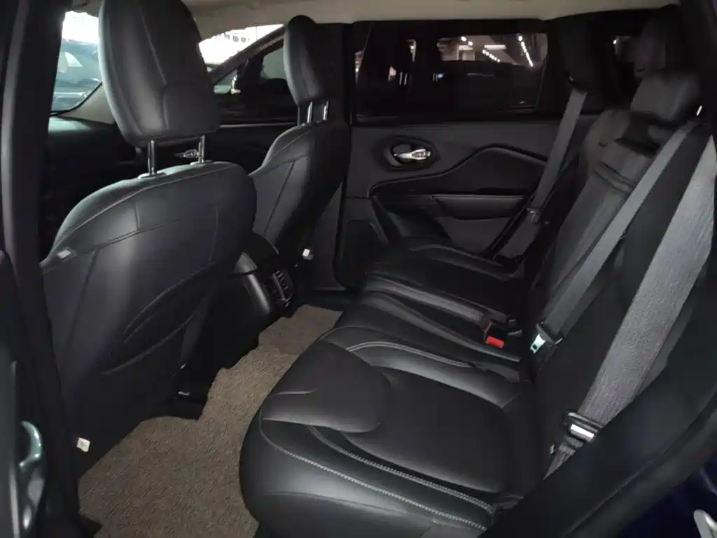Jeep Cherokee 2018 — фото 17