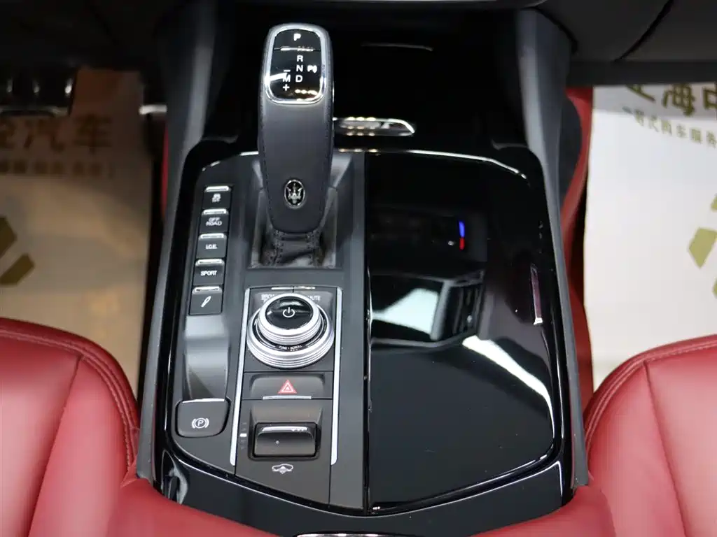 Maserati Levante 2024 — фото 15