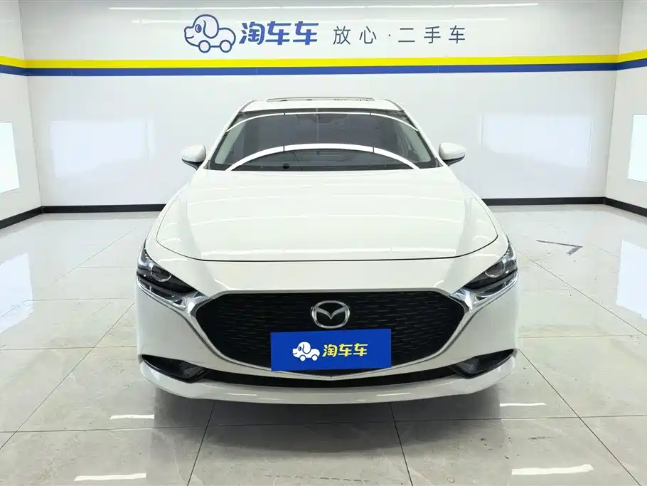 Mazda 3 Axela 2022 — фото 2