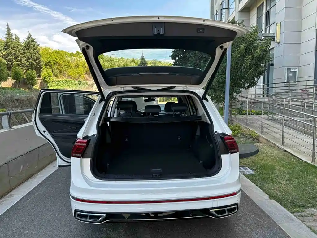 Volkswagen Tiguan L 2022 — фото 2