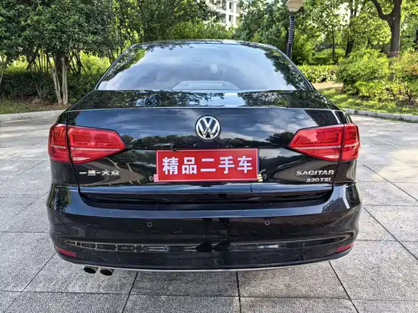 Volkswagen Sagitar 2016