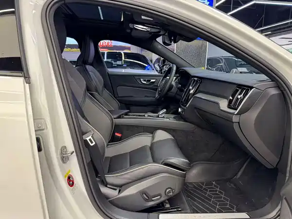 Volvo S60 2024