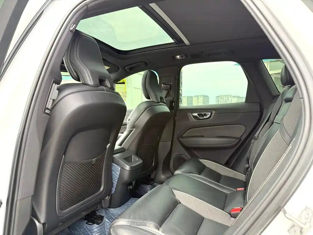 Volvo XC60 2020 — фото 11
