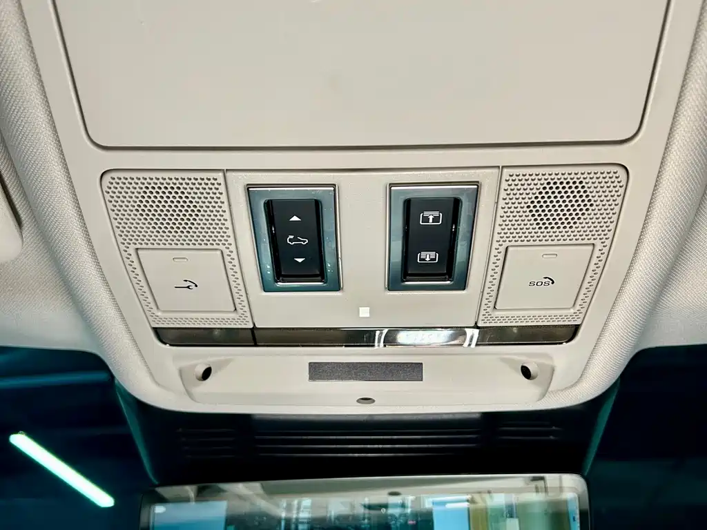 Land Rover Evoque 2023 — фото 28