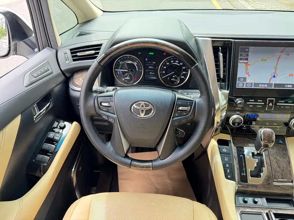 Toyota Alphard 2022 — фото 14