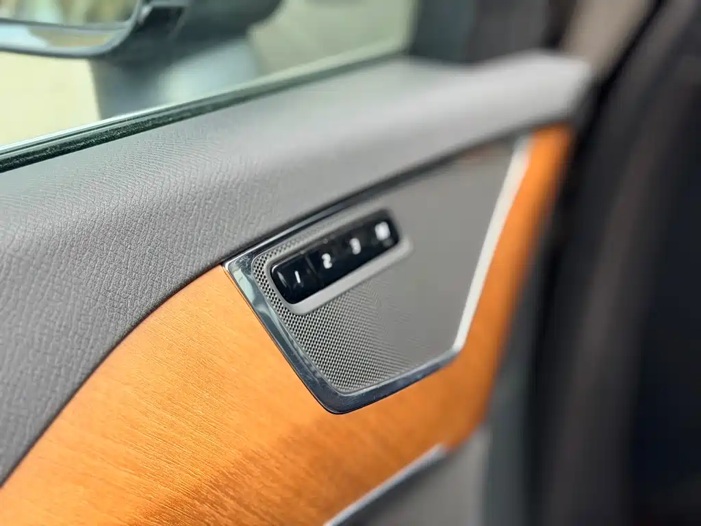 Volvo XC90 2021 — фото 12