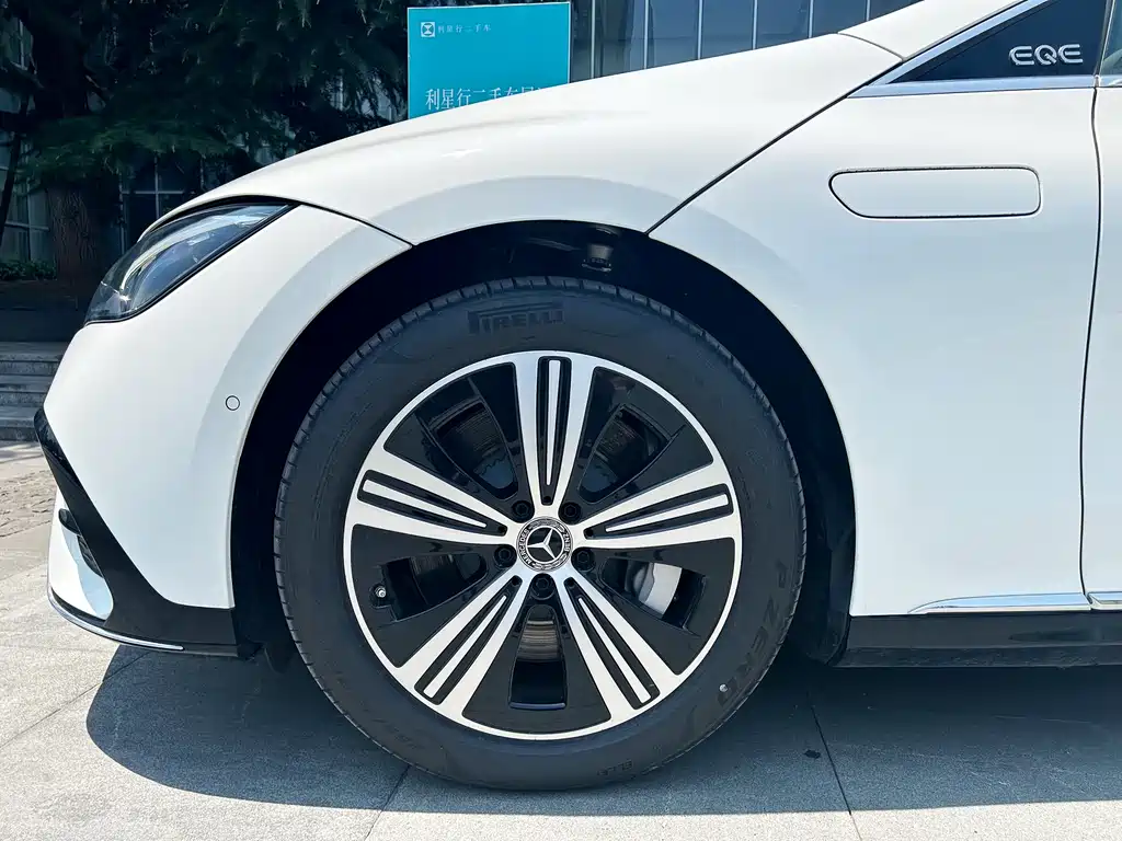 Mercedes-Benz EQE 2025 — фото 10