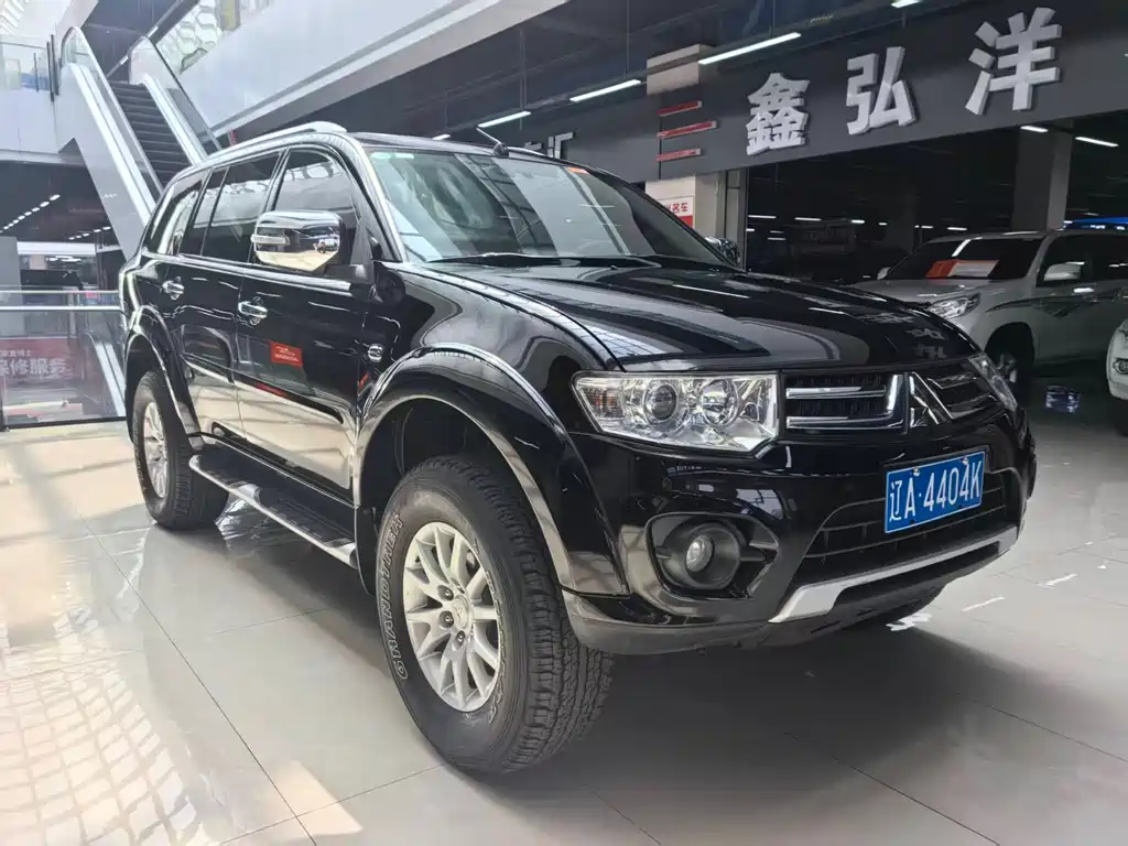 Mitsubishi Pajero Sport 2014 — фото 1
