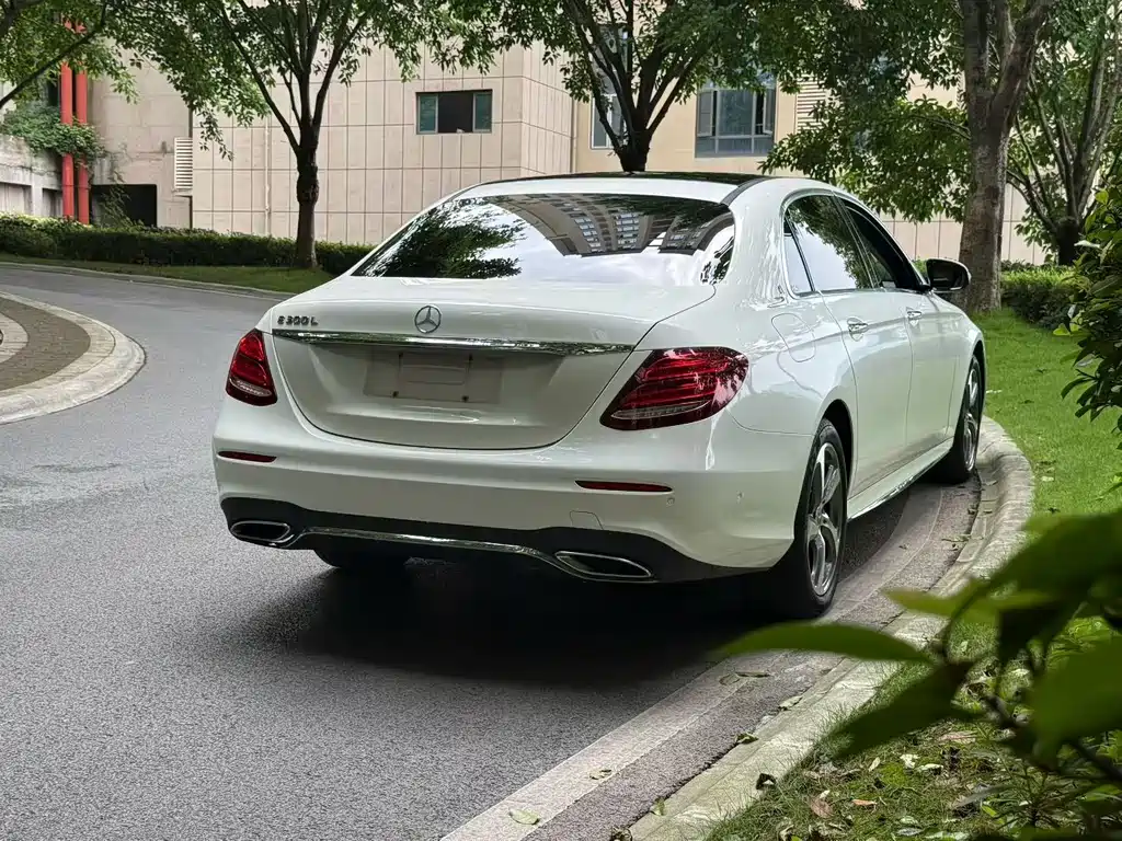 Mercedes-Benz E-Class 2019 — фото 9