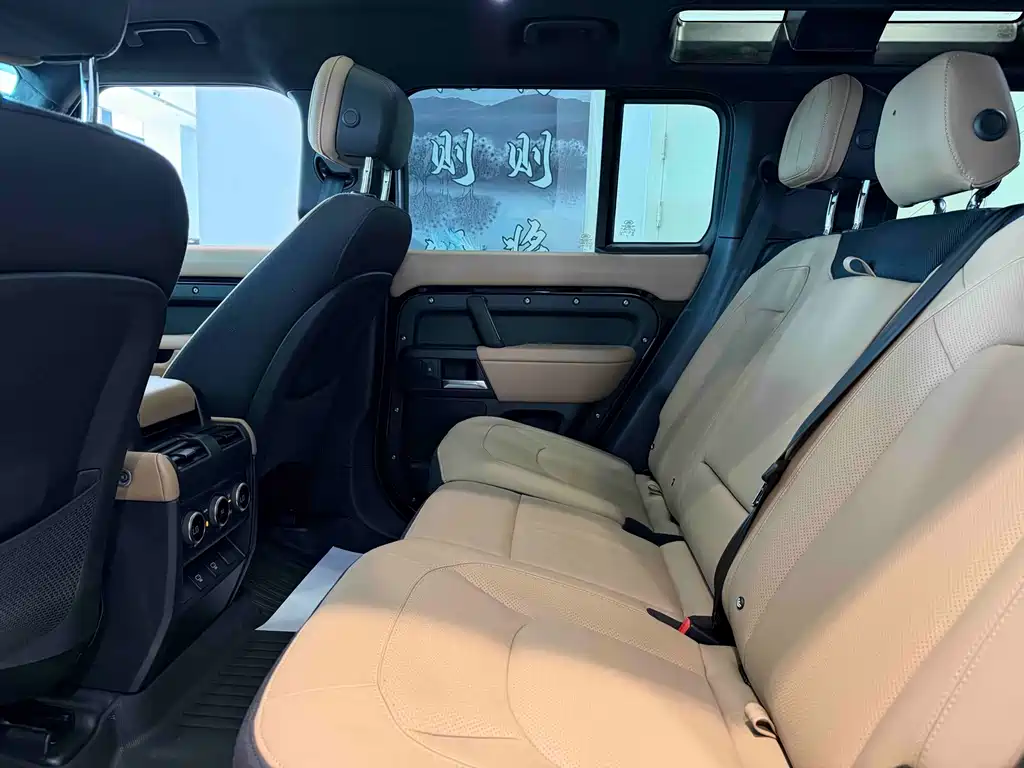 Land Rover Defender 2025 — фото 17