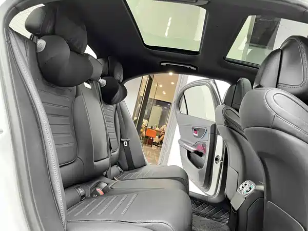 Mercedes-Benz C-Class 2024