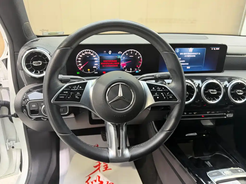 Mercedes-Benz A-Class 2023 — фото 9