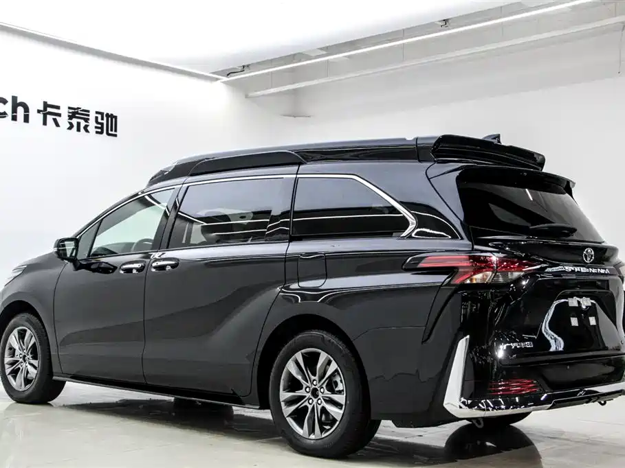 Toyota Sienna — фото 4