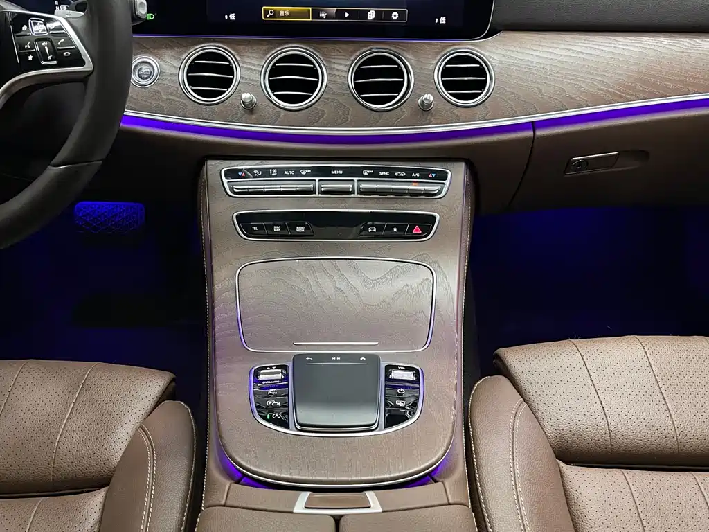 Mercedes-Benz E-Class 2023 — фото 6