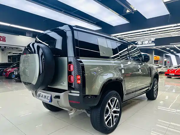 Land Rover Defender 2023