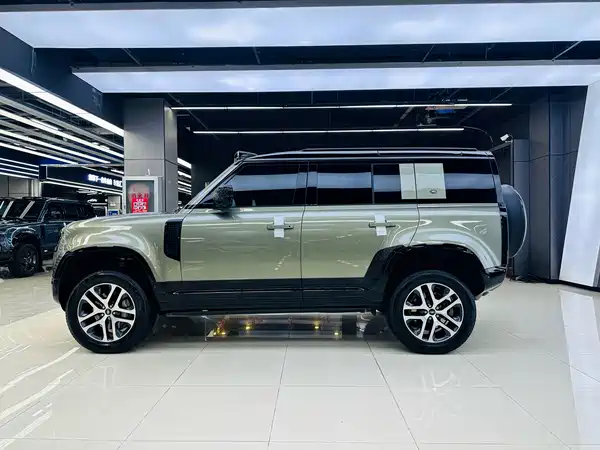 Land Rover Defender 2023