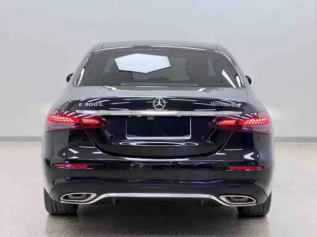 Mercedes-Benz E-Class 2023 — фото 6
