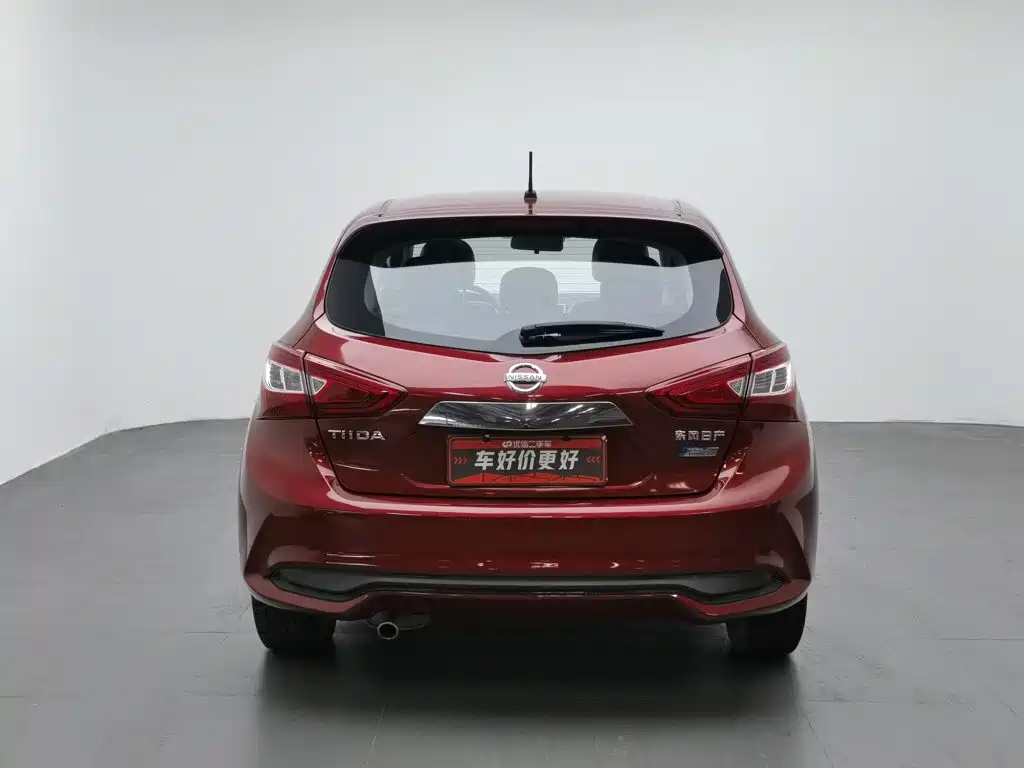Nissan Tiida 2017 — фото 4