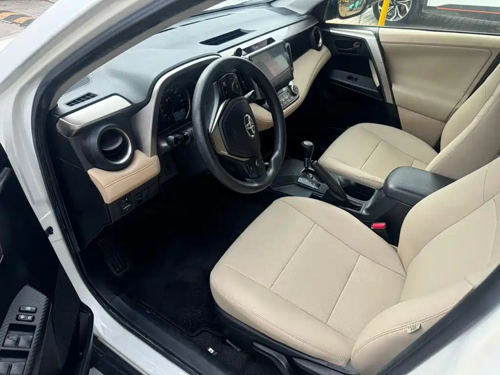 Toyota RAV4 2016 — фото 3