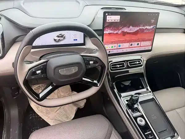 Geely Boyue L 2025