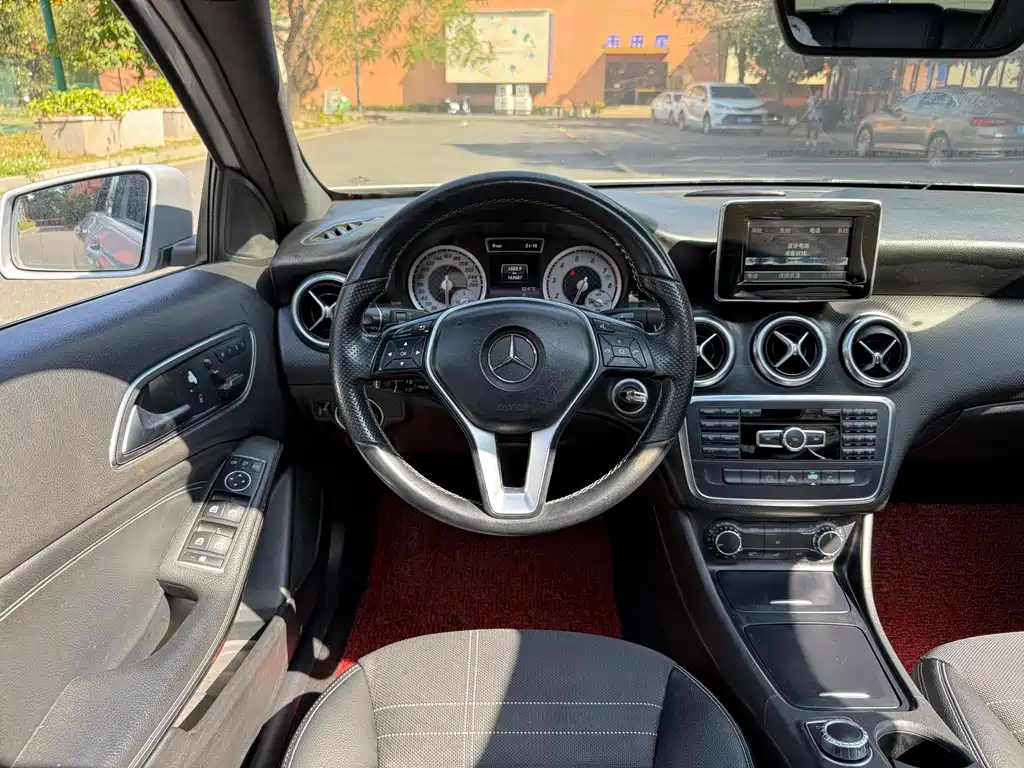Mercedes-Benz A-Class 2013 — фото 13