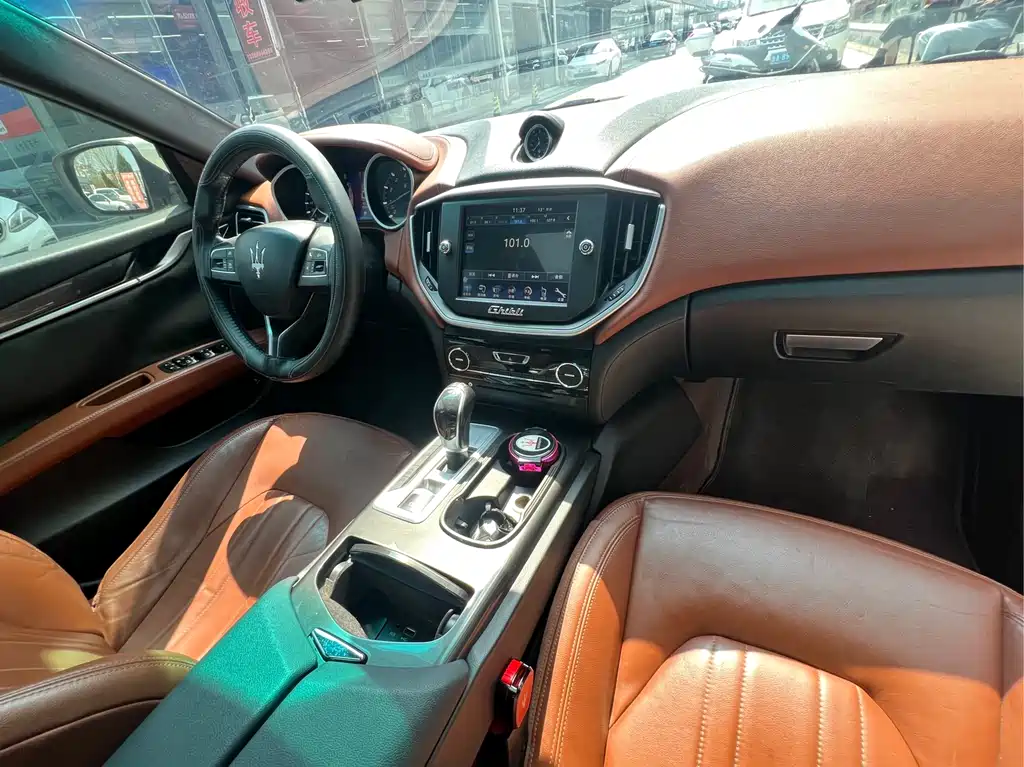 Maserati Ghibli 2015 — фото 19