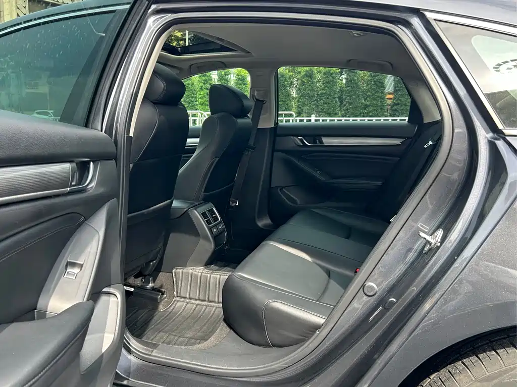 Honda Accord 2022 — фото 10