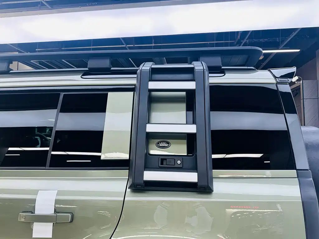 Land Rover Defender 2021 — фото 20