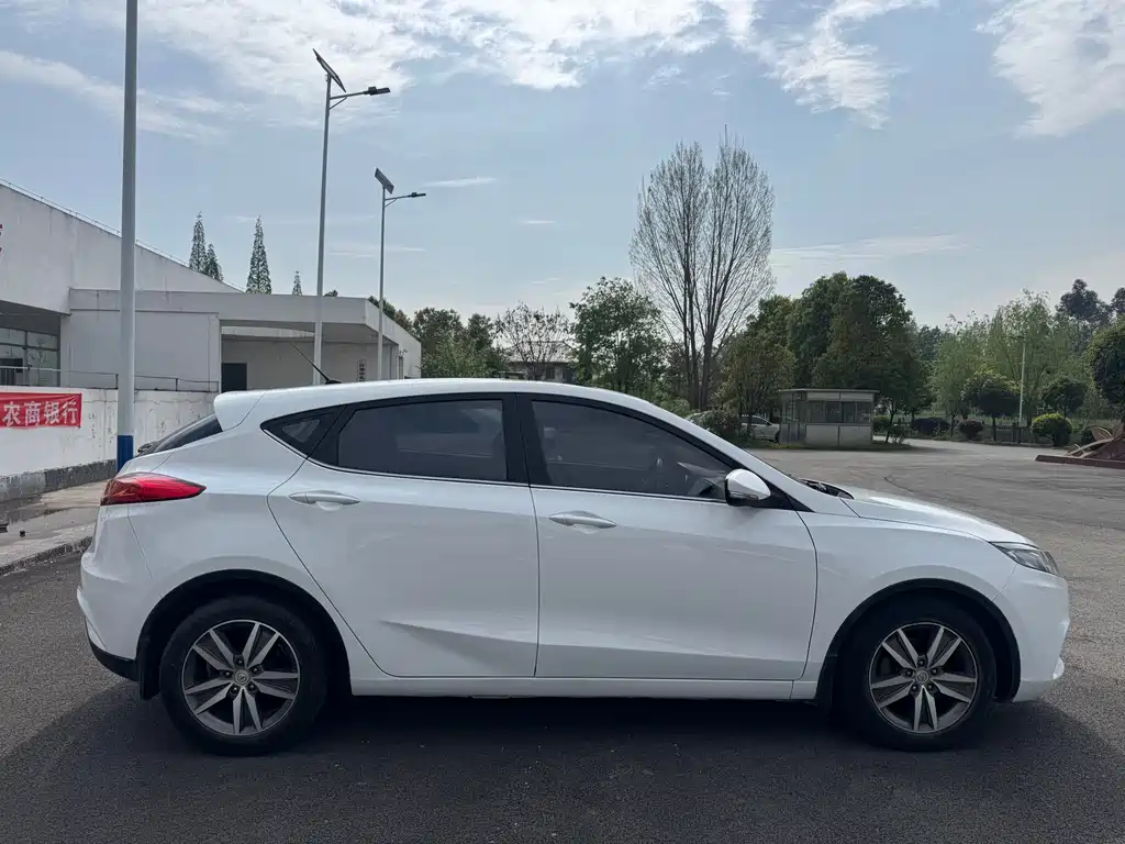 Changan Eado XT 2015 — фото 8