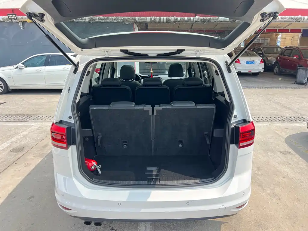 Volkswagen Touran 2017 — фото 24