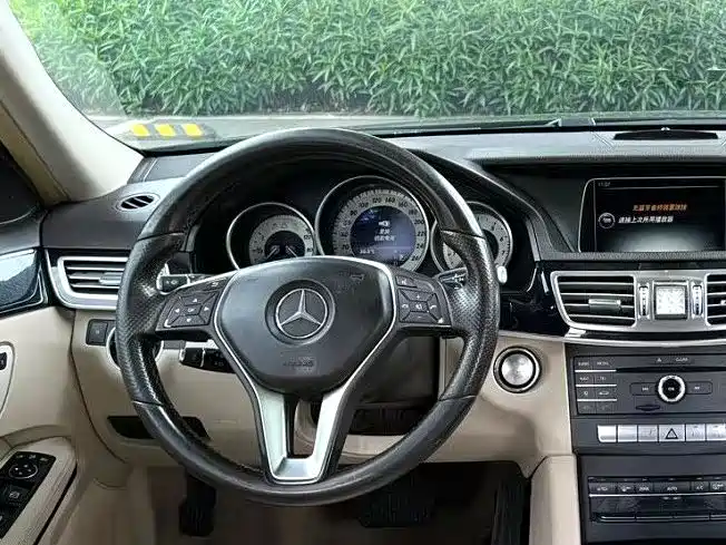 Mercedes-Benz E-Class 2015 — фото 6